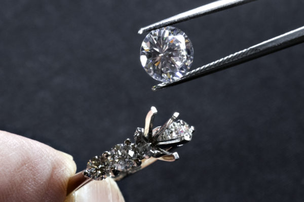 reputable jeweler sets diamond